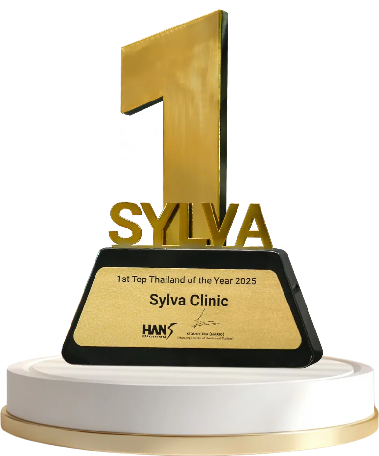 ถ้วยรางวัล 1st Top Thailand of the Year 2025 — ยอดใช้ไหม MINT สูงสุดในประเทศไทย ของ Sylva Clinic มอบโดย Hansbiomed