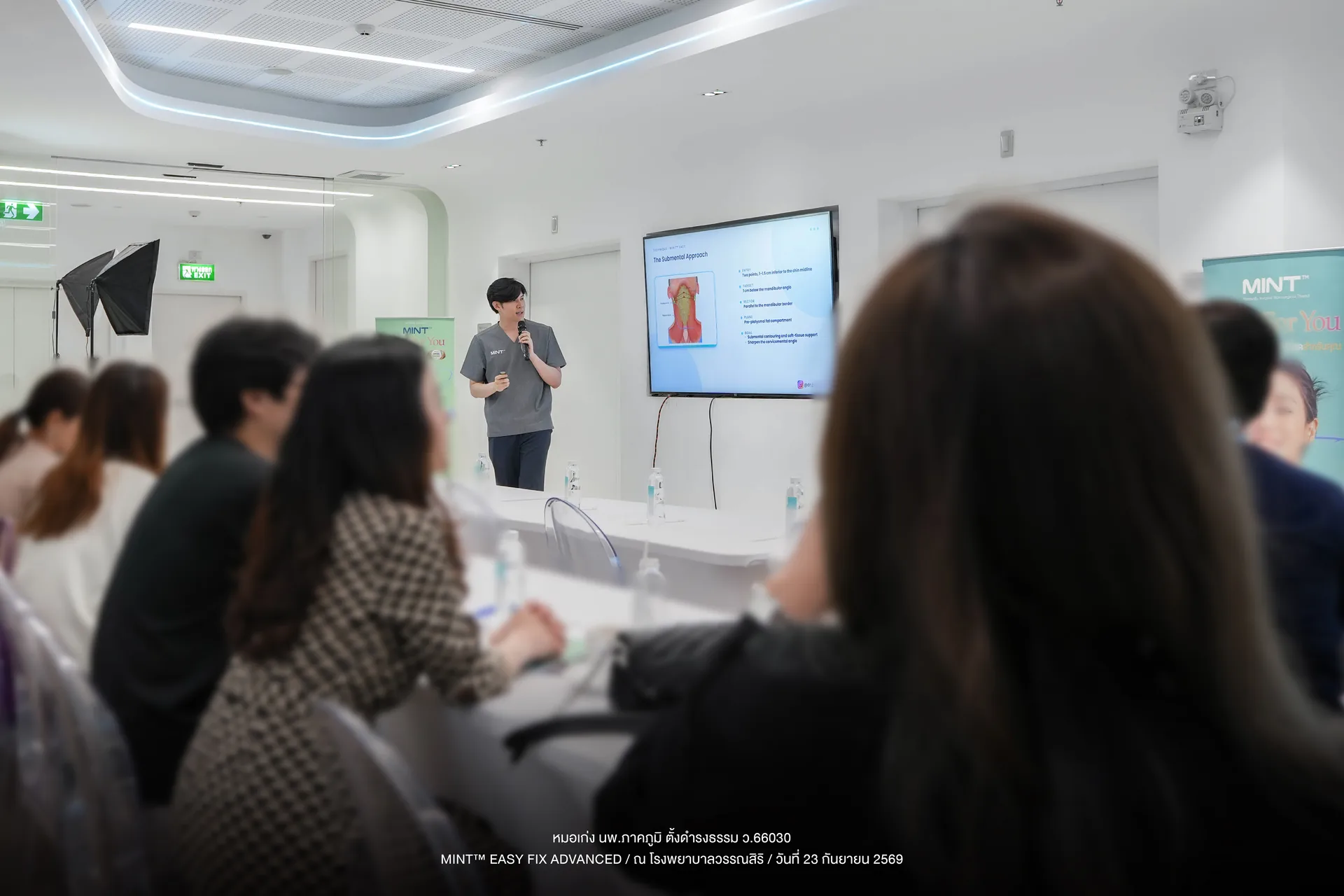 หมอเก่งอธิบายการวาง Vector ทิศทางการดึงไหมบริเวณใต้คางให้สอดคล้องกับกายวิภาคใบหน้า