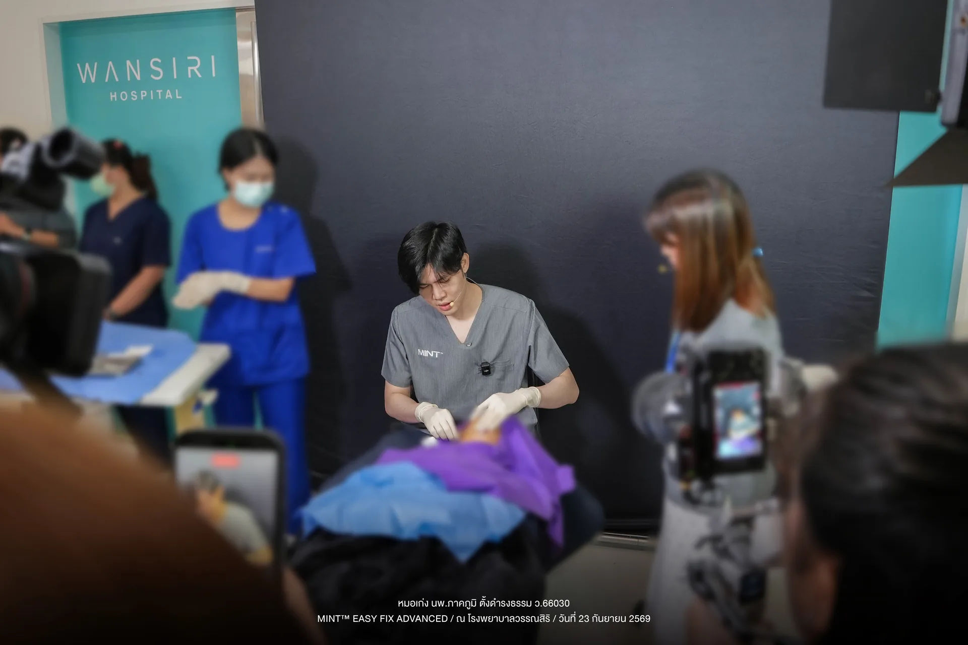 บรรยากาศ Live Demo ร้อยไหมเหนียงโดยหมอเก่ง ภาคภูมิ ที่ Wansiri Hospital
